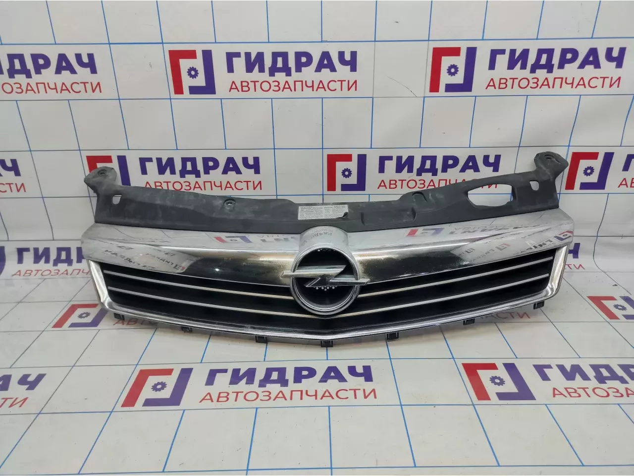 Решетка радиатора Opel Astra (H) 1320370